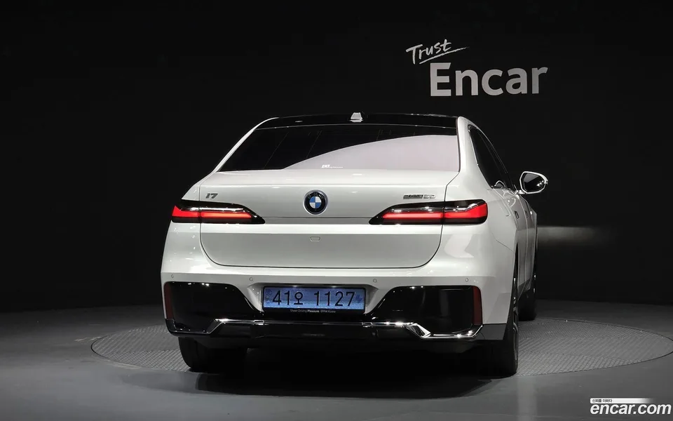 BMW i7 eDrive 50 M 2024 — thumbnail 4