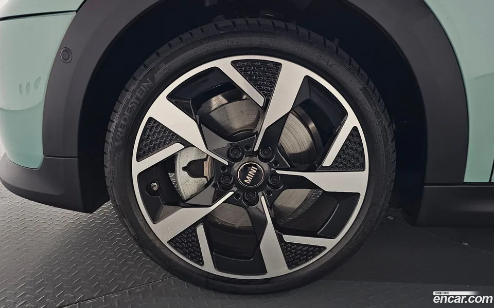 MINI Cooper S 2026 — thumbnail 2