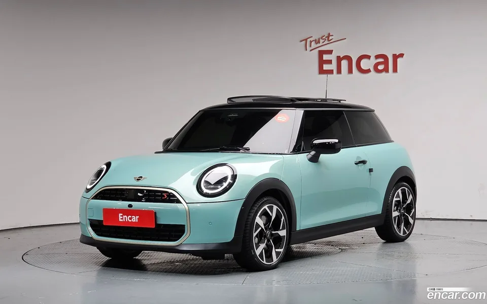 MINI Cooper S 2026 — photo 1, buy with delivery to Moscow