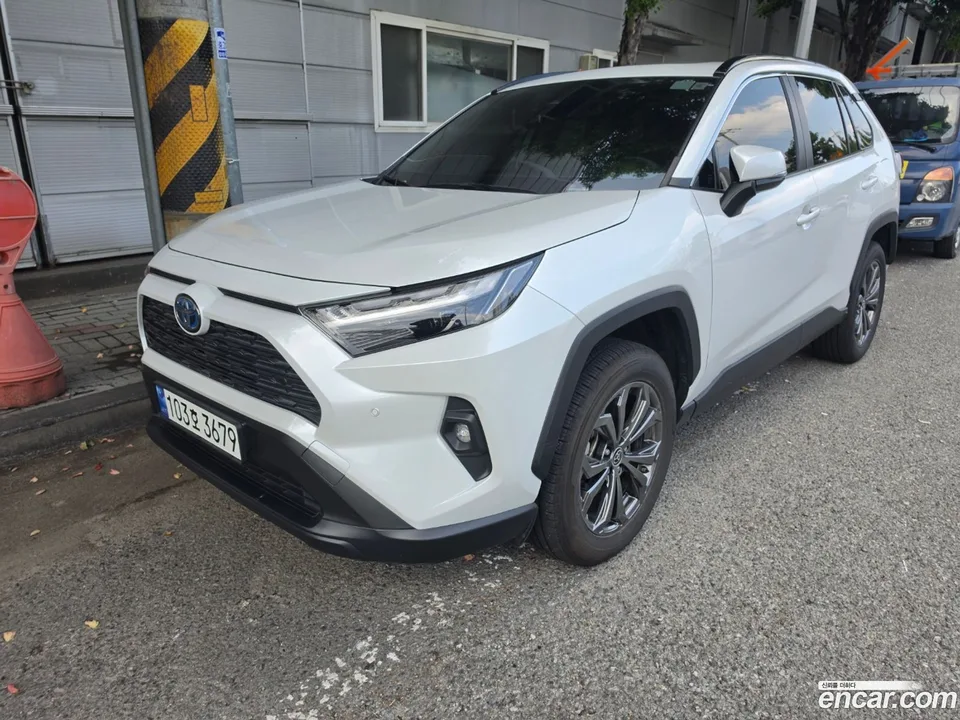 Toyota RAV4 2.5 2WD XLE 2023 — миниатюра 3