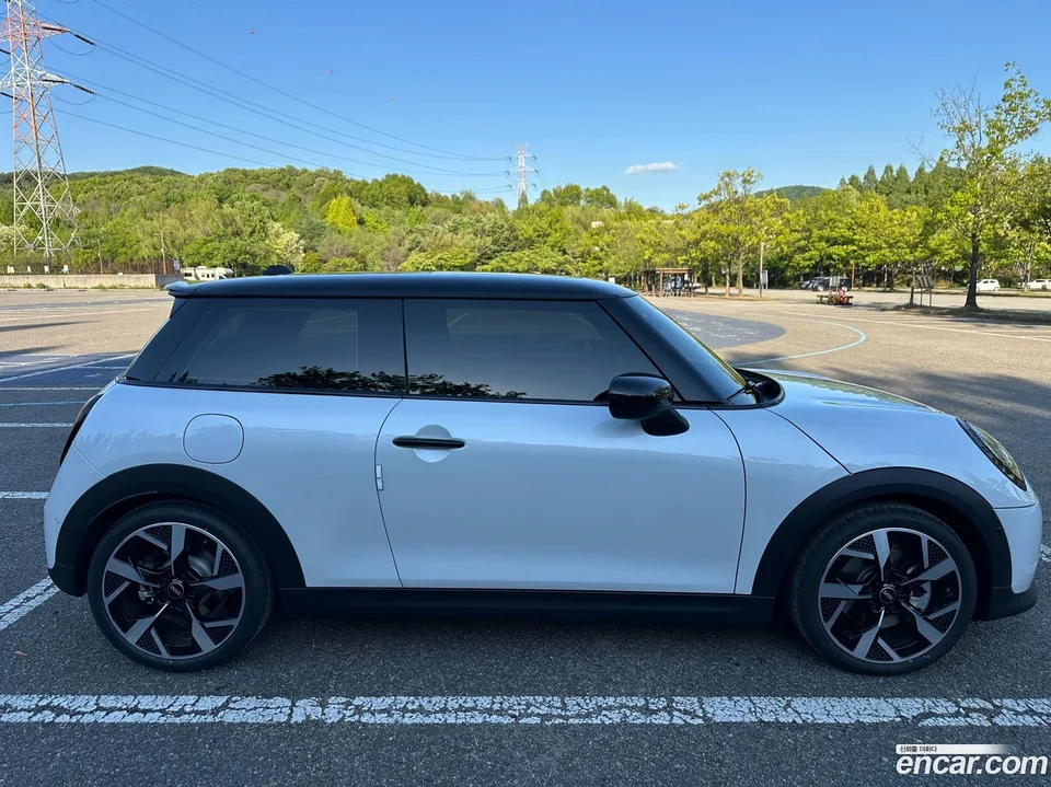 MINI Cooper S 2026 — thumbnail 3