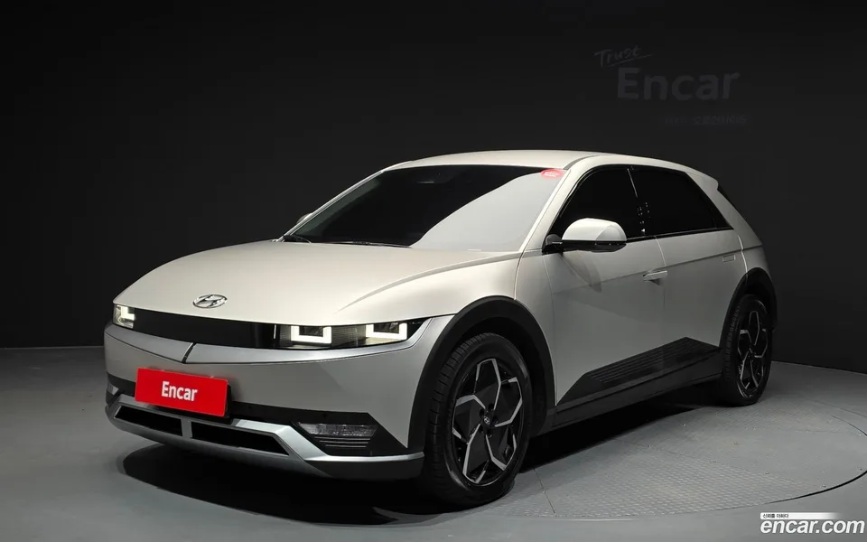 Hyundai Ioniq 5 AWD 2023 — photo 1, buy with delivery to Moscow