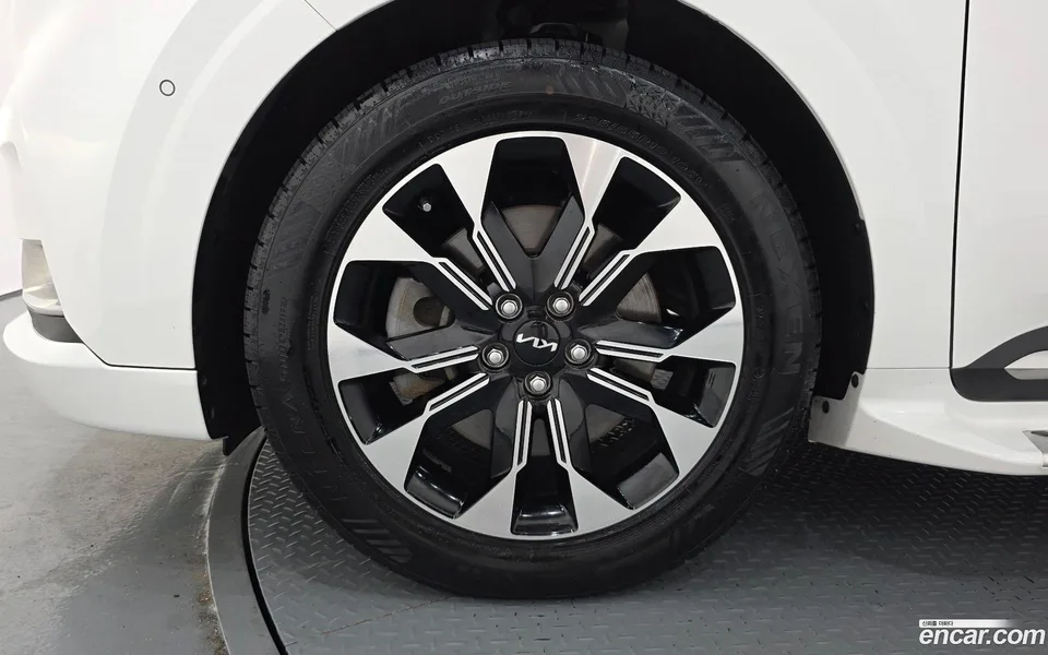 Kia Carnival 7 2022 — thumbnail 2