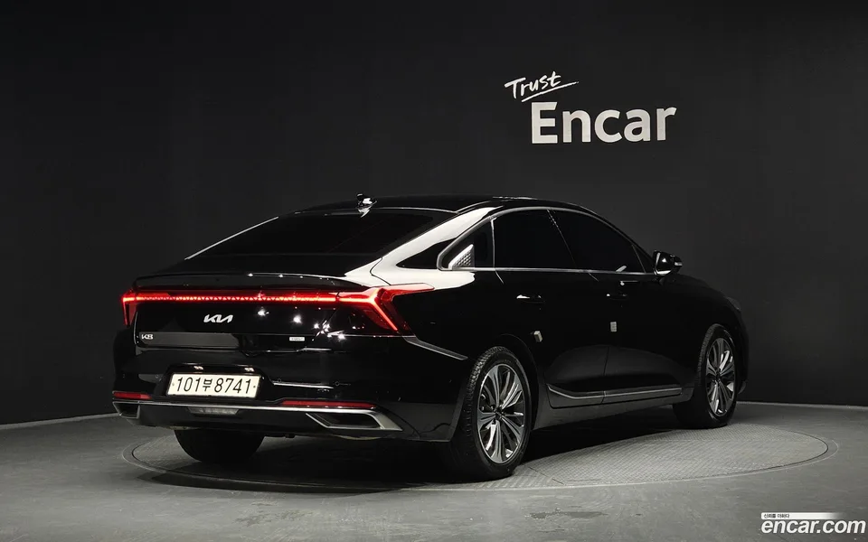 Kia K8 Hybrid 2023 — photo 1, buy with delivery to Moscow