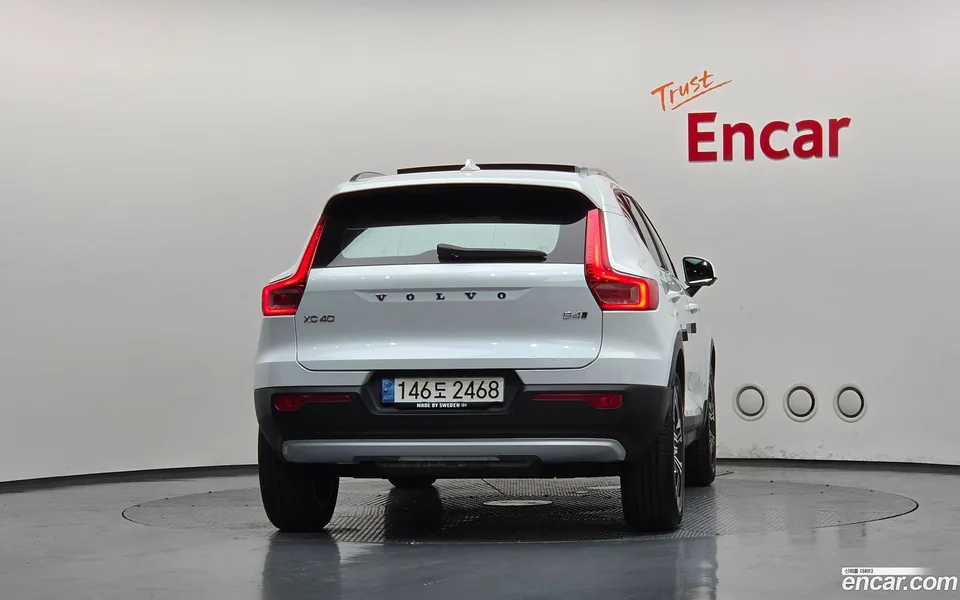 Volvo XC40 B4 2022 — thumbnail 4