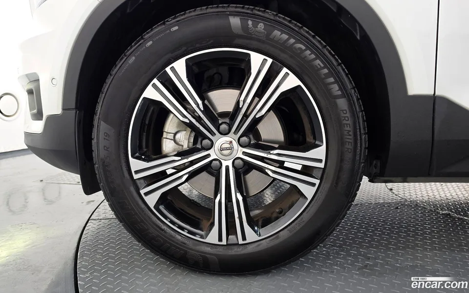 Volvo XC40 B4 2022 — thumbnail 5