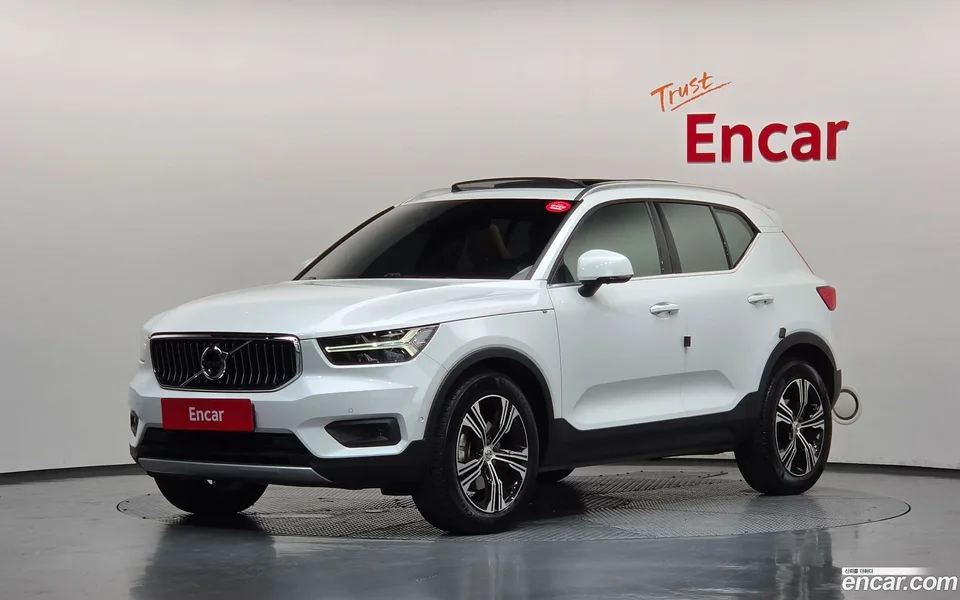 Volvo XC40 B4 2022 — photo 1, buy with delivery to Moscow