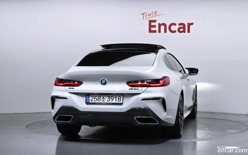 BMW 8 Series M850i xDrive 2024 — thumbnail 4