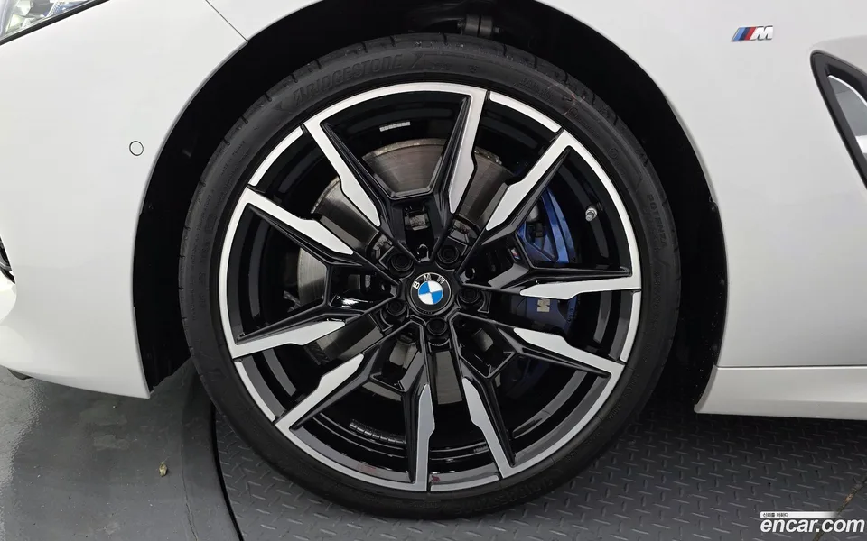 BMW 8 Series M850i xDrive 2024 — thumbnail 5