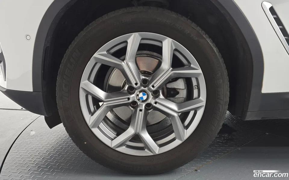BMW X4 xDrive20i xLine 2023 — thumbnail 2