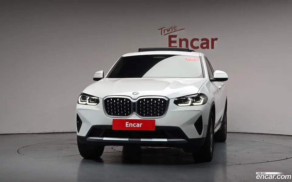 BMW X4 xDrive20i xLine 2023 — thumbnail 3