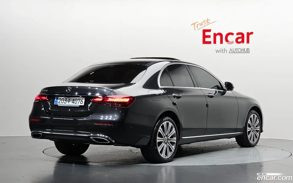 Mercedes-Benz E-Class E350 4MATIC 2023 — thumbnail 2