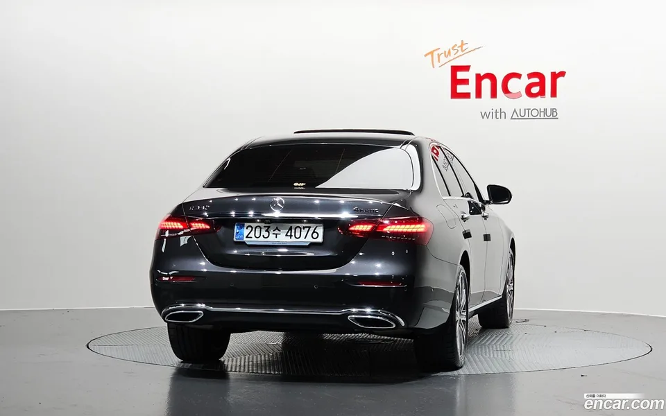 Mercedes-Benz E-Class E350 4MATIC 2023 — thumbnail 4