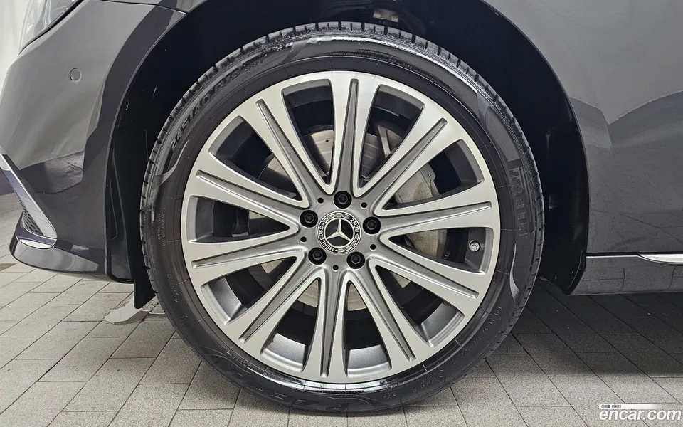 Mercedes-Benz E-Class E350 4MATIC 2023 — thumbnail 5