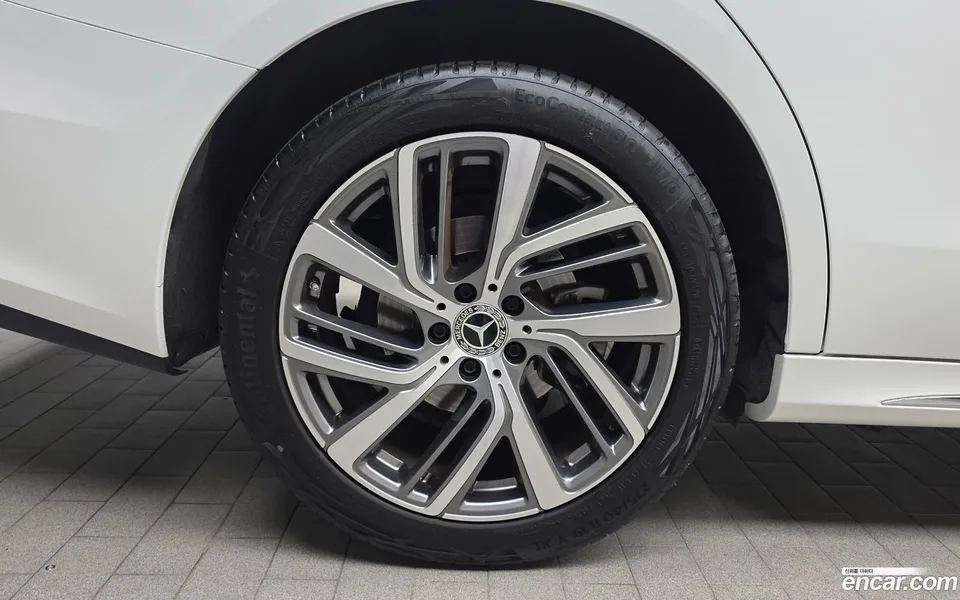 Mercedes-Benz E-Class E220d 4MATIC 2024 — миниатюра 5