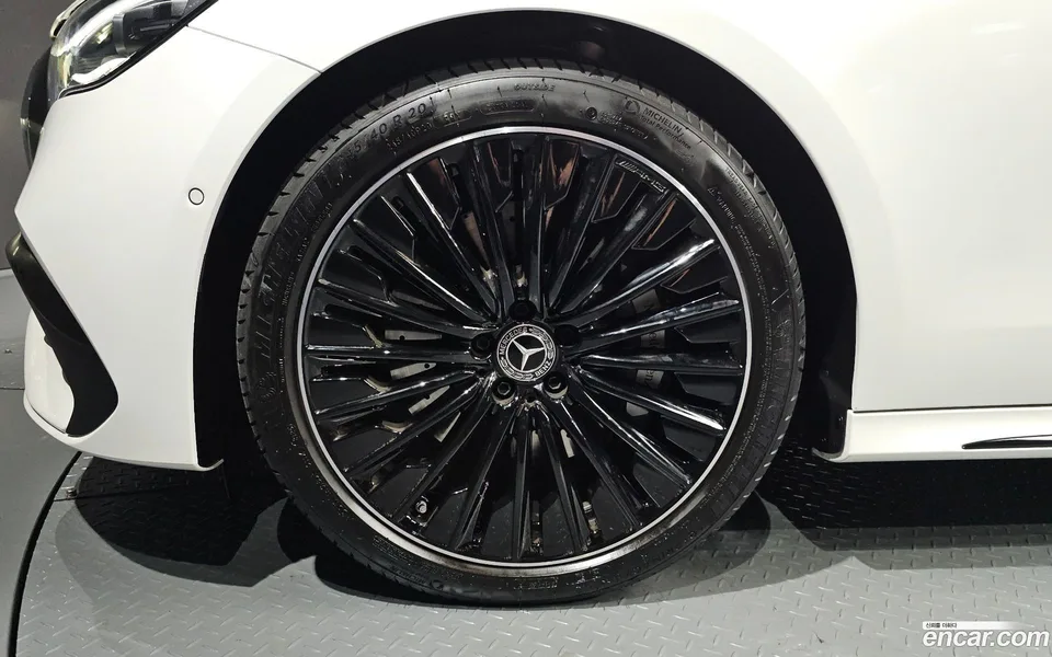 Mercedes-Benz E-Class E450 4MATIC AMG Line 2026 — thumbnail 2