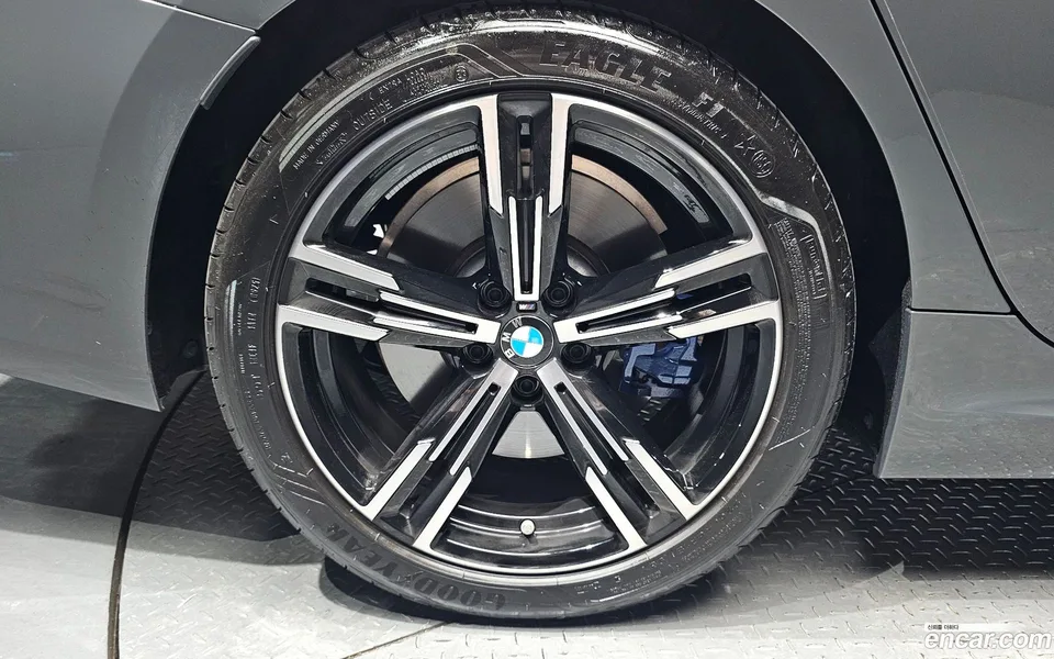 BMW 3 Series 320i M 2025 — миниатюра 5