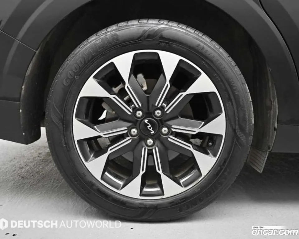 Kia Carnival 9 2023 — thumbnail 2