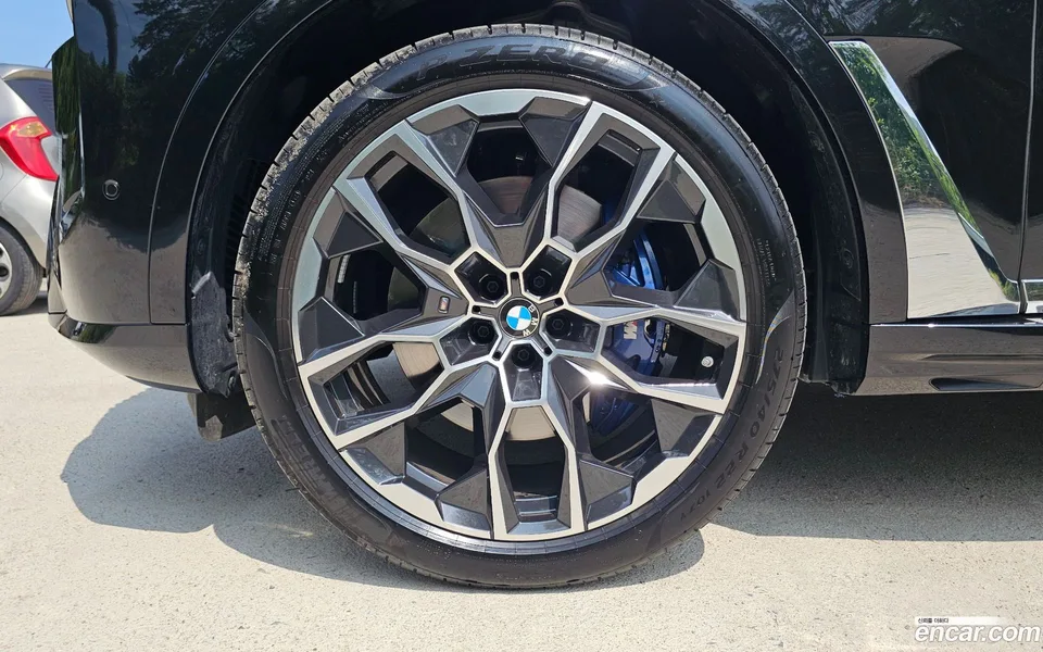 BMW X7 xDrive 40i M 6 2025 — thumbnail 2