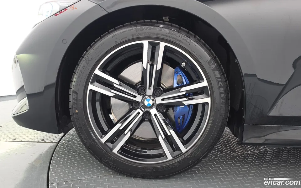 BMW 3 Series 320i M 2024 — thumbnail 5