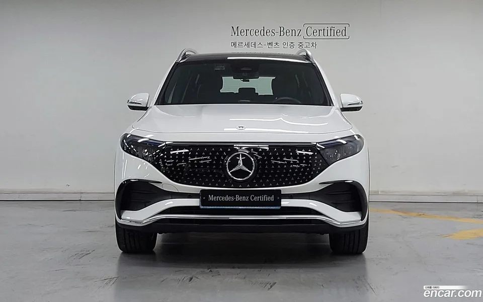 Mercedes-Benz EQB EQB300 4MATIC AMG 2025 — thumbnail 3