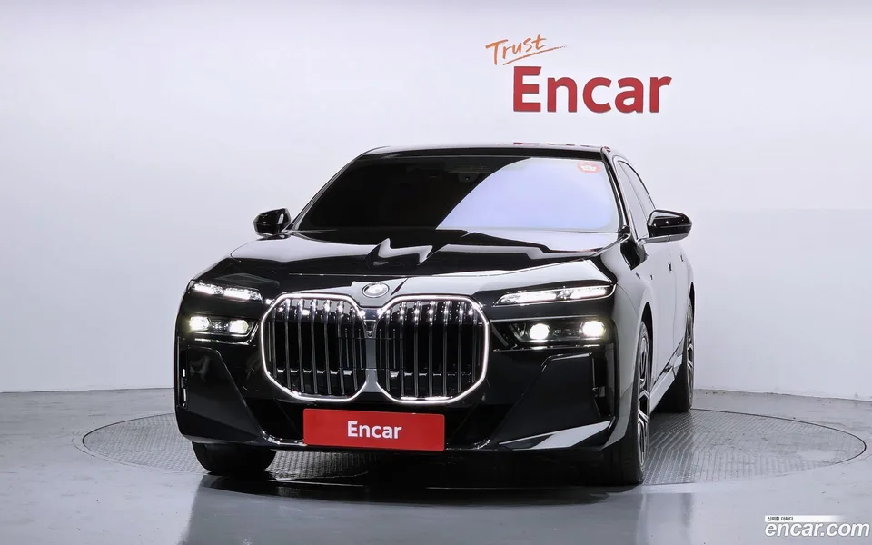 BMW 7 Series 740i xDrive M 2024 — thumbnail 3