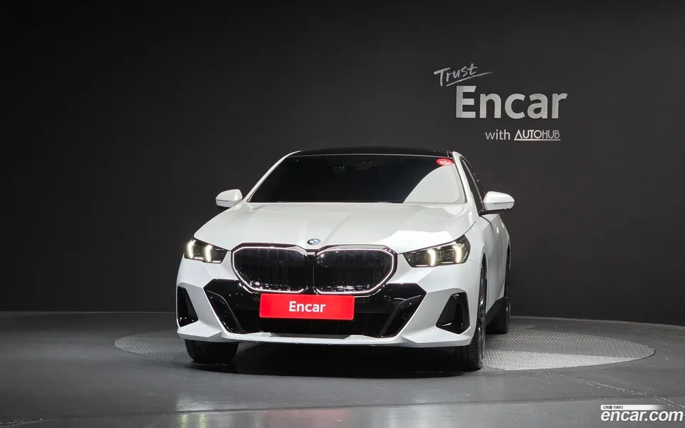 BMW 5 Series 530i xDrive M 2025 — thumbnail 3