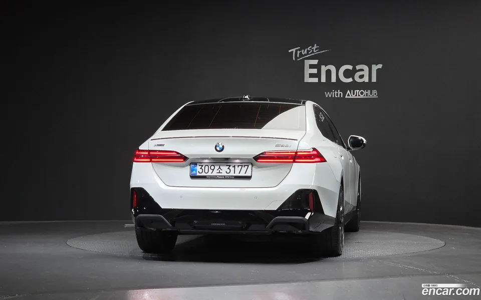 BMW 5 Series 530i xDrive M 2025 — thumbnail 4