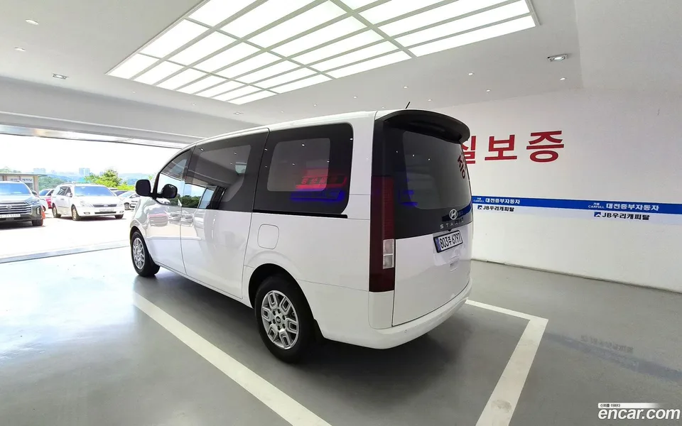 Hyundai Staria 3 2025 — thumbnail 4