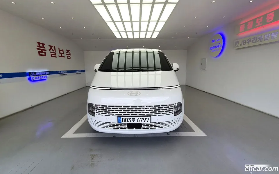 Hyundai Staria 3 2025 — photo 1, buy with delivery to Moscow