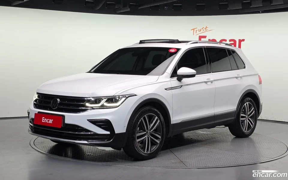 Volkswagen Tiguan 2.0 TDI 2023 — photo 1, buy with delivery to Moscow
