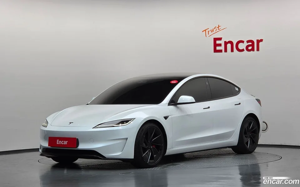 Tesla Model 3 AWD 2026 — photo 1, buy with delivery to Moscow