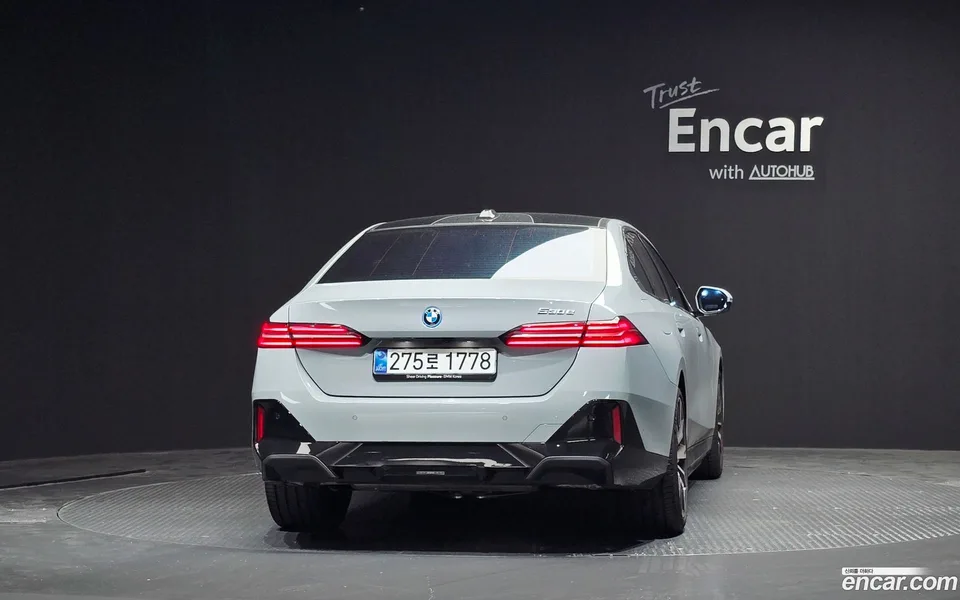 BMW 5 Series 530e M 2025 — thumbnail 4