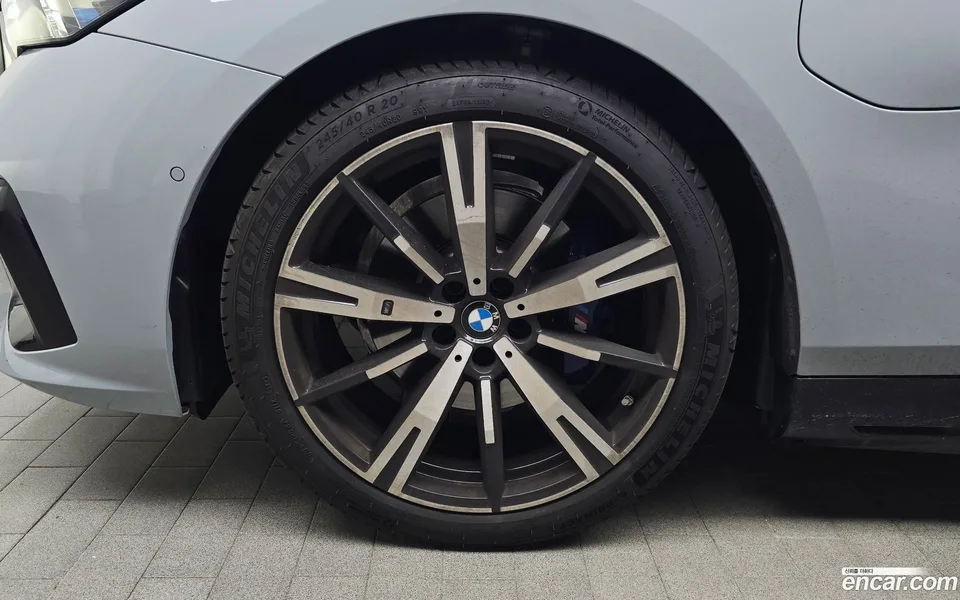 BMW 5 Series 530e M 2025 — thumbnail 5