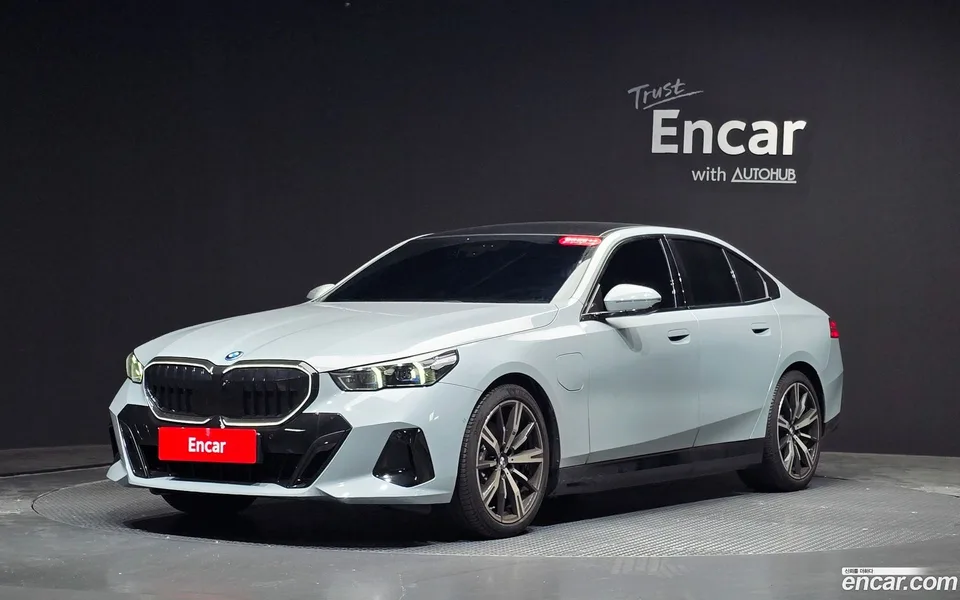 BMW 5 Series 530e M 2025 — photo 1, buy with delivery to Moscow