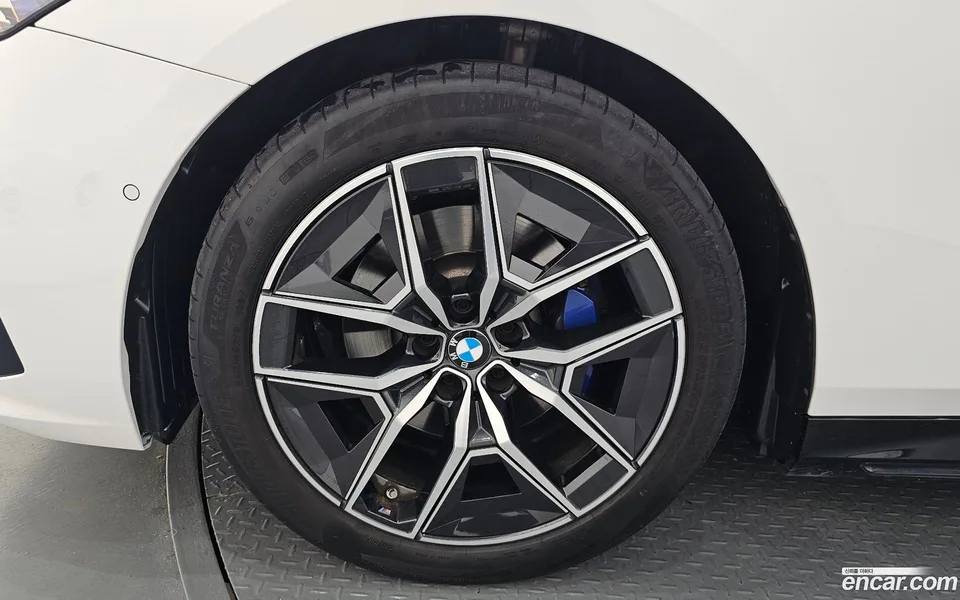 BMW 5 Series 520i M 2024 — thumbnail 2