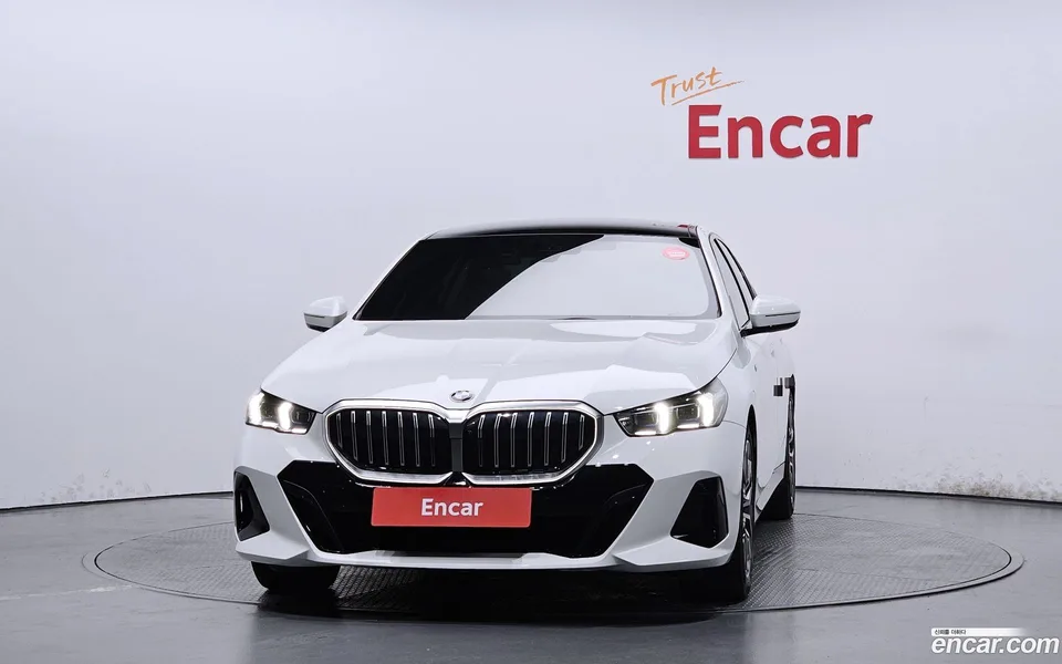 BMW 5 Series 520i M 2024 — thumbnail 3