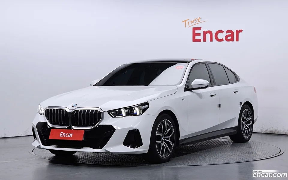 BMW 5 Series 520i M 2024 — photo 1, buy with delivery to Moscow