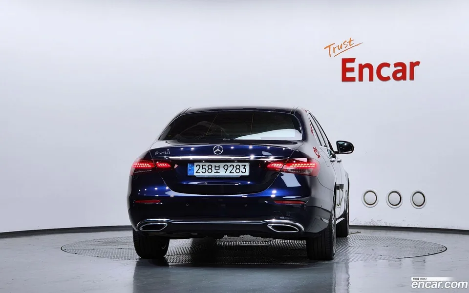 Mercedes-Benz E-Class E250 2022 — thumbnail 4