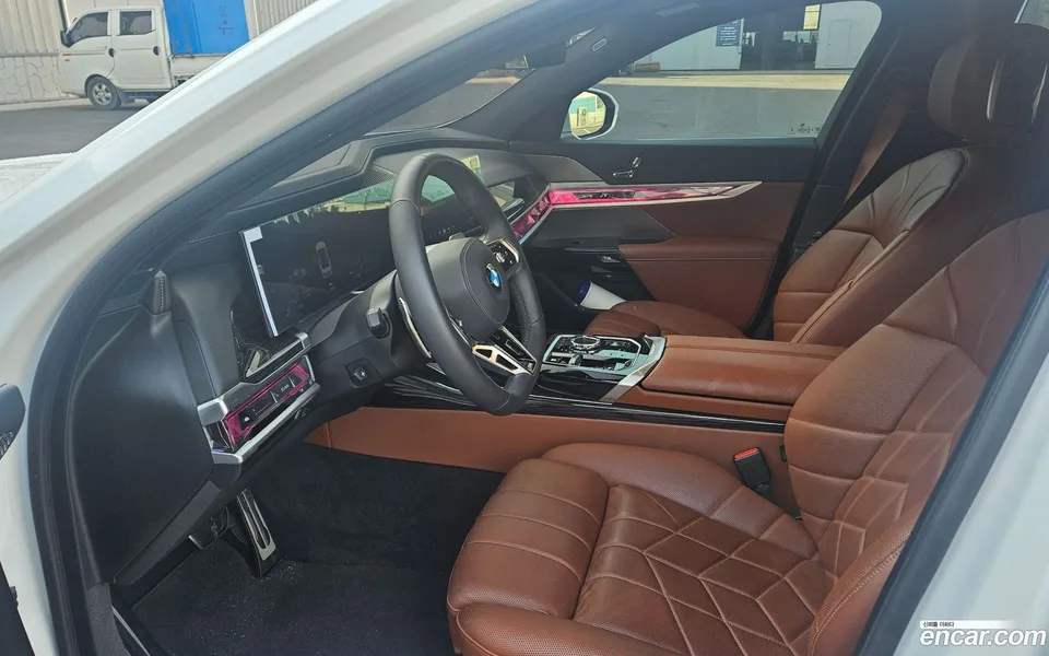 BMW 7 Series 740i xDrive M 2025 — thumbnail 5