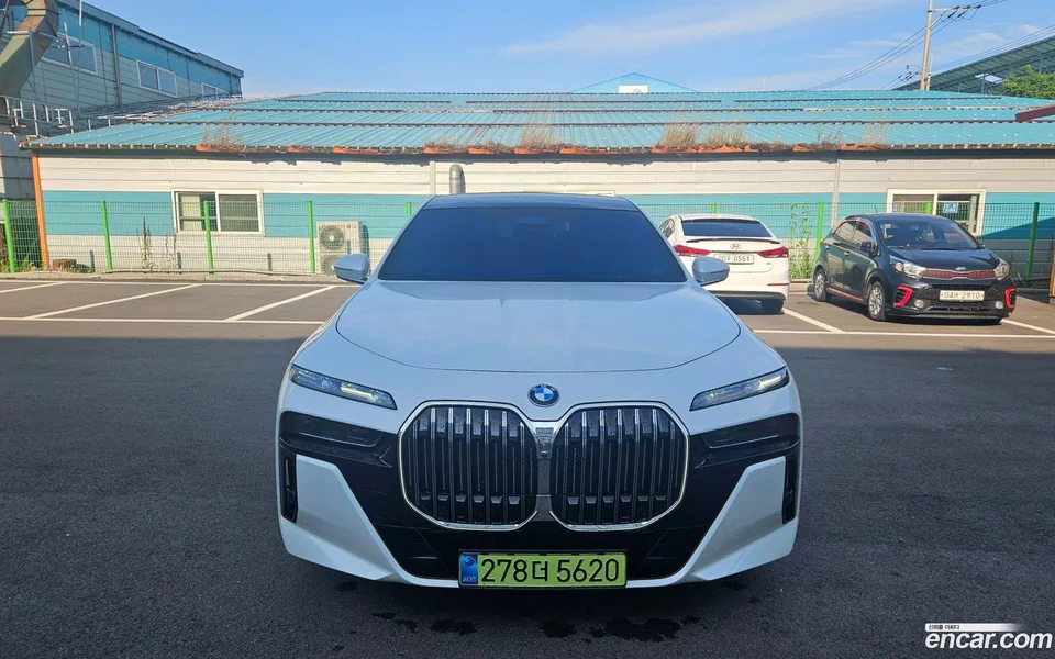BMW 7 Series 740i xDrive M 2025 — photo 1, buy with delivery to Moscow