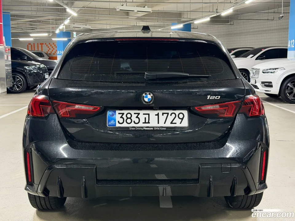 BMW 1 Series 120 M 2025 — thumbnail 4