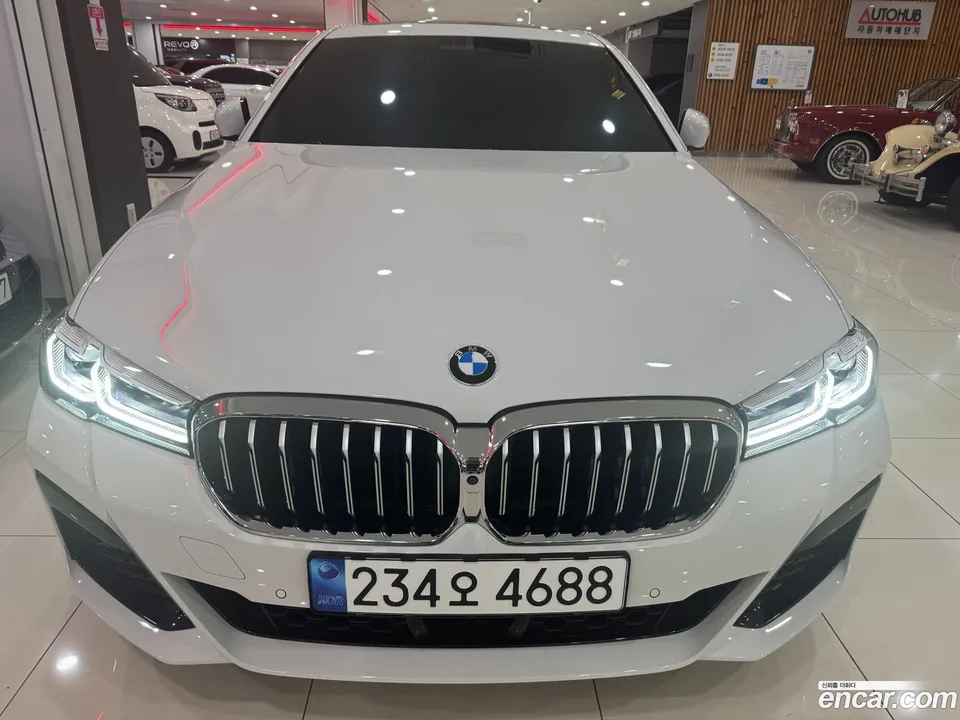 BMW 5 Series 520i M 2023 — thumbnail 3