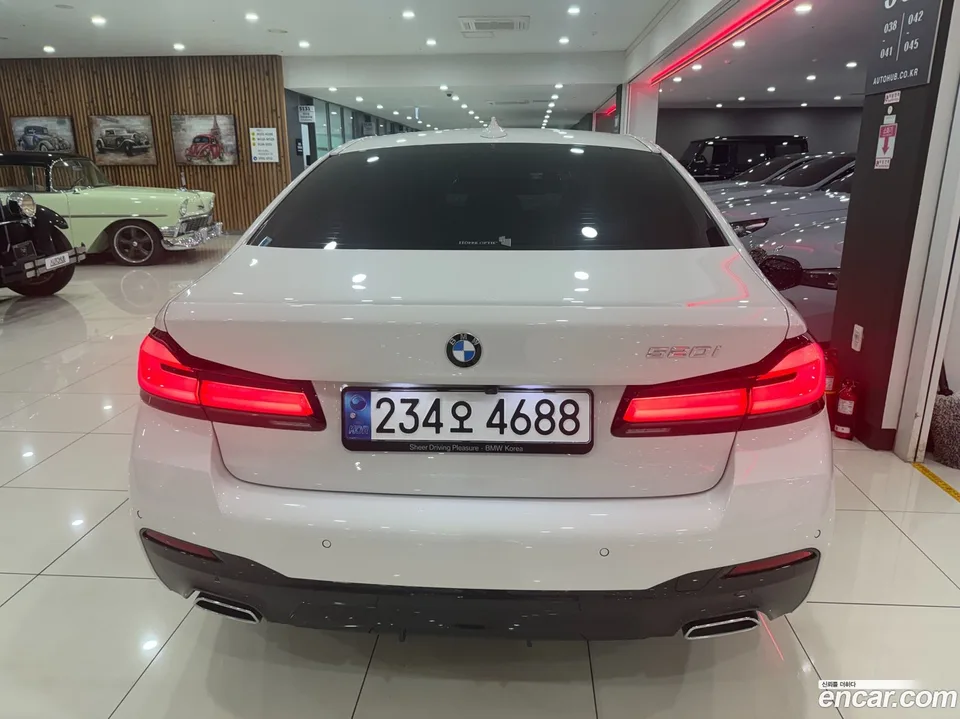 BMW 5 Series 520i M 2023 — thumbnail 4