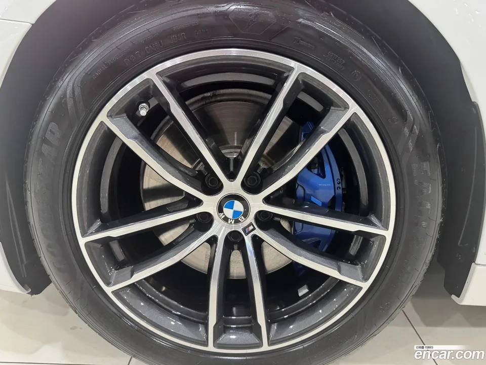 BMW 5 Series 520i M 2023 — thumbnail 5