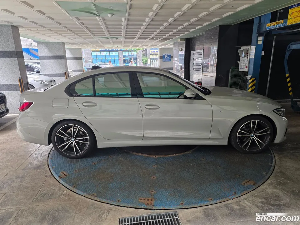 BMW 3 Series 320i M 2022 — thumbnail 5