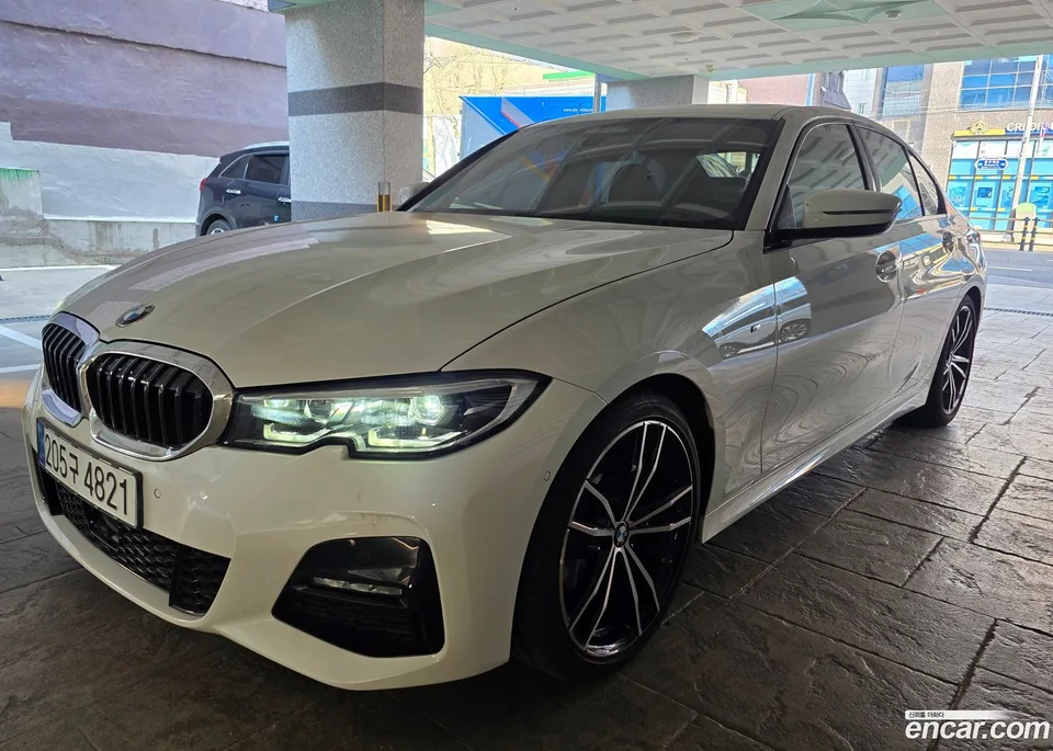 BMW 3 Series 320i M 2022 — photo 1, buy with delivery to Moscow