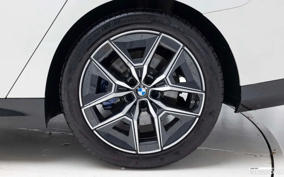 BMW 5 Series 523d M 2025 — thumbnail 5