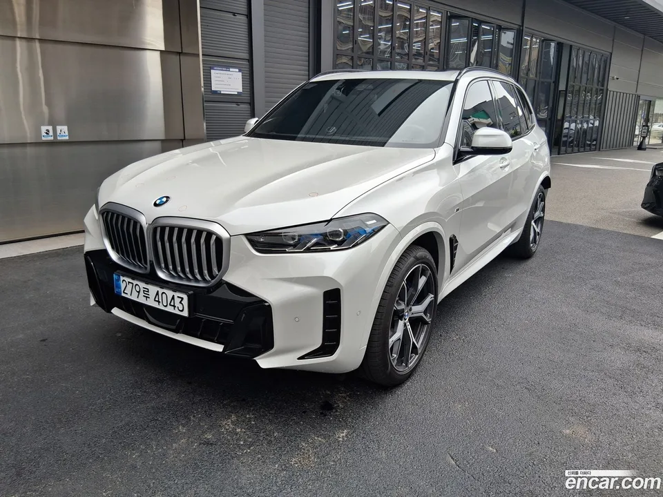 BMW X5 xDrive 40i M 2025 — миниатюра 3