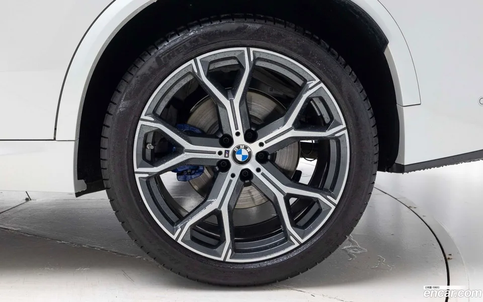 BMW X5 xDrive 40i M 2025 — миниатюра 5